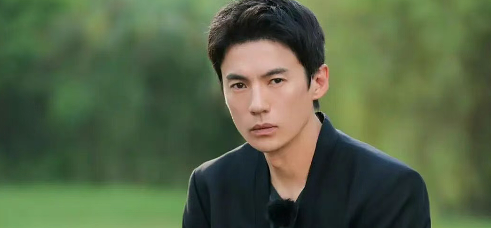 男演员承认！婚内出轨，私会时还带着女儿！发长文致歉，宣布将无限期暂停所有演艺工作 - 1