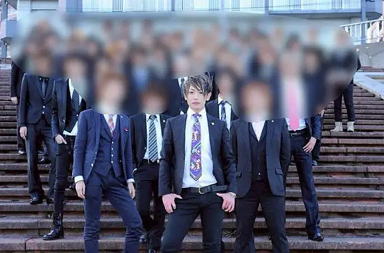 日本牛郎曾年收入3亿，如今41岁月薪仅8万！欠债1个亿，他却说自己很幸福… - 3