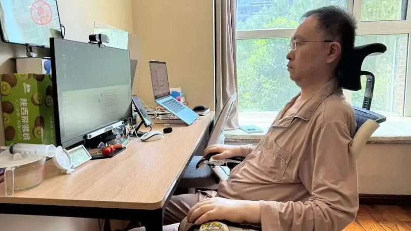 “自私”的蔡磊:倾家荡产,疯狂救人 - 10