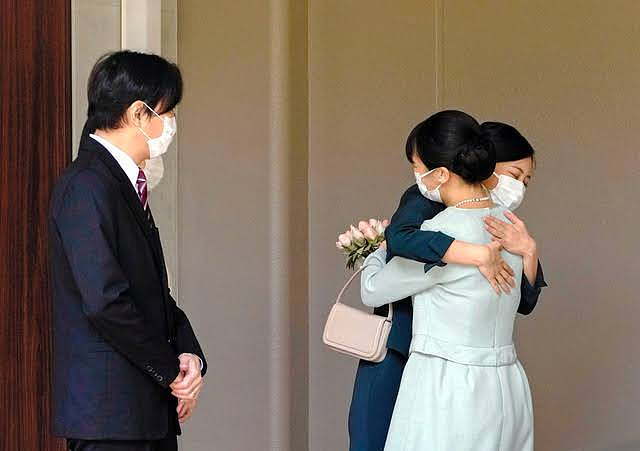 纽约偶遇“亚洲第一恋爱脑”:逃离皇室后的她,和“废柴老公”逆袭了 - 35