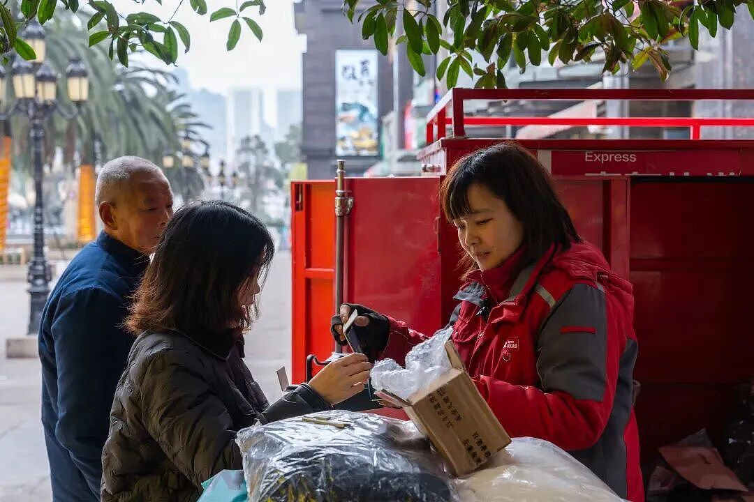 传说中“会最先被机器人取代”的职业，被刘强东找到了新出路？ - 10