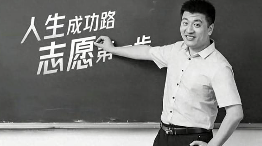 原来她是张雪峰母亲！短短四年，送走丈夫！又送走独子（组图） - 3