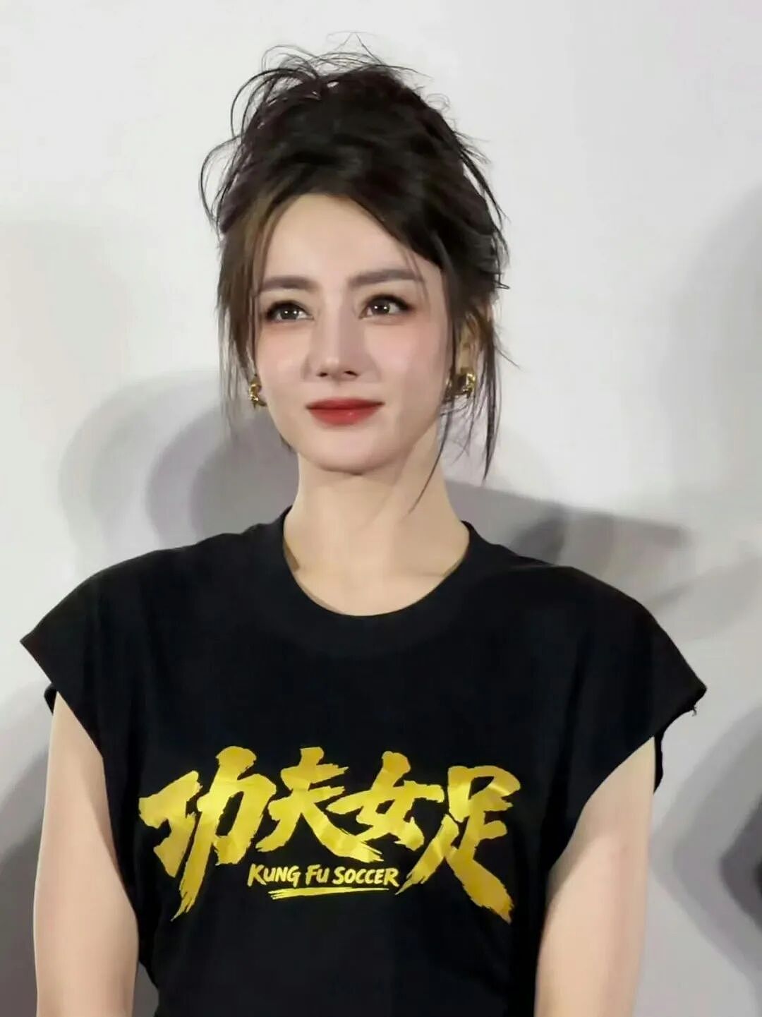 《功夫女足》破4亿！周星驰对迪丽热巴说“你还是晒黑了”，藏着最动人的秘密 - 7