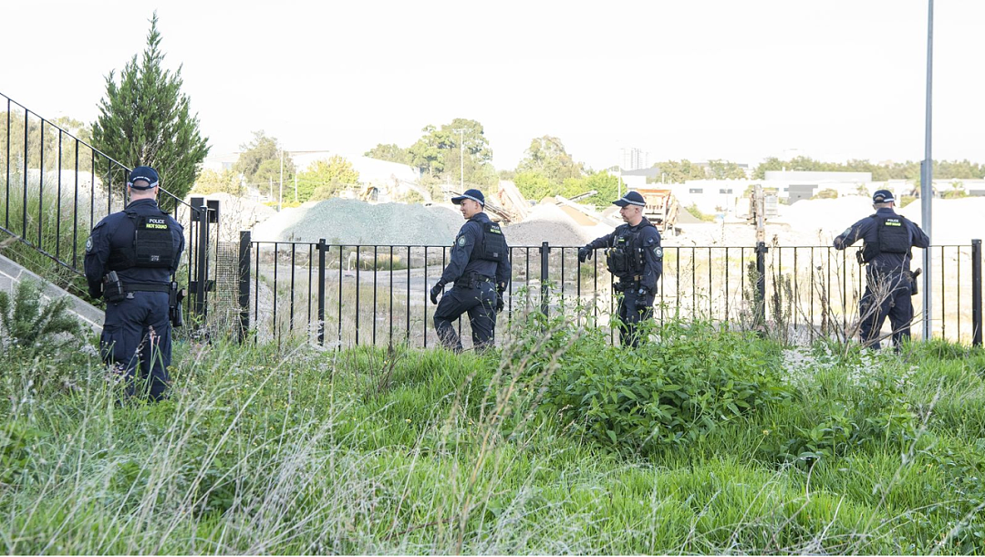 悉尼西区枪击案进展:38岁黑帮分子被精准射杀,警方逮捕1人,仍有嫌犯在逃(组图) - 4
