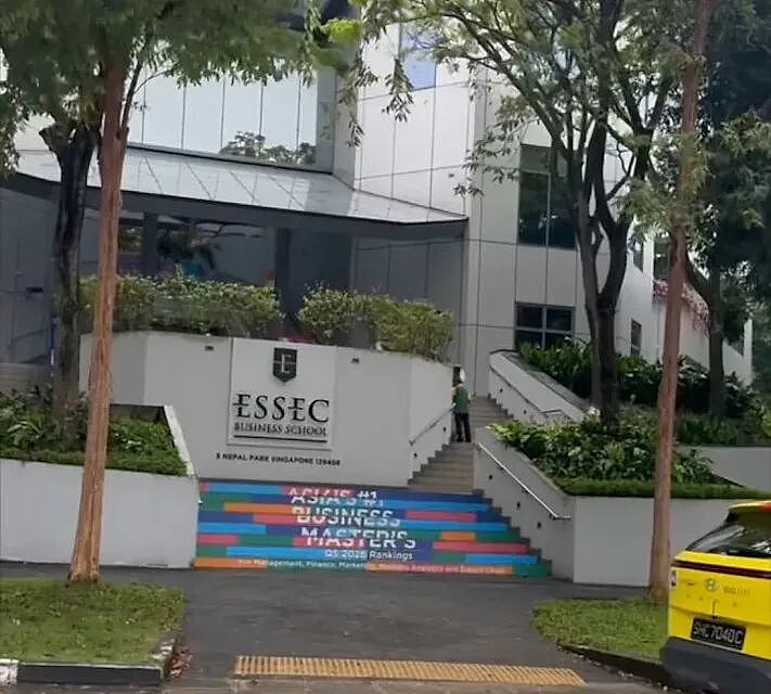 法国留学生舔完吸管塞回售货机,新加坡直接抓人!网友怒吼:拖去抽20鞭(组图) - 2