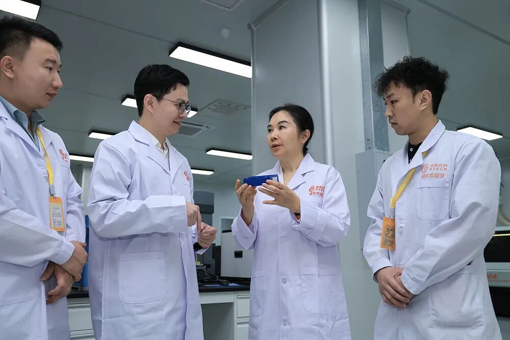 河南女首富,16岁当厂妹,一根针狂赚800亿(组图) - 4