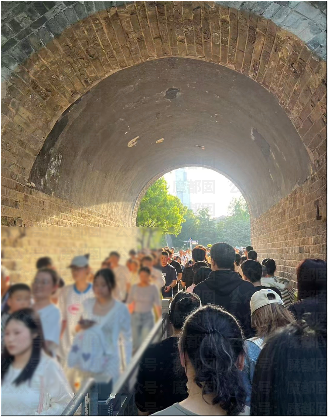 肉贴肉，人挤人！五一长假首日，中国各大景点已爆（组图） - 65