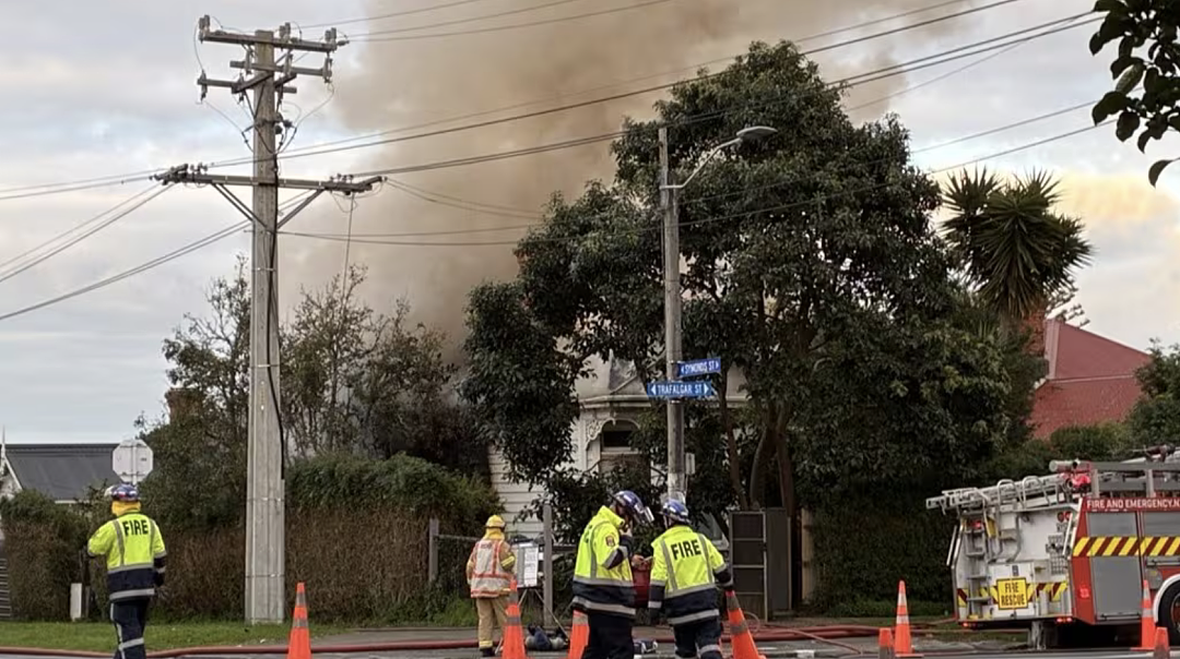 突发！奥克兰在建希尔顿酒店惊现大火，浓烟席卷CBD，1人火中逃生！原计划明年初开业…… - 21